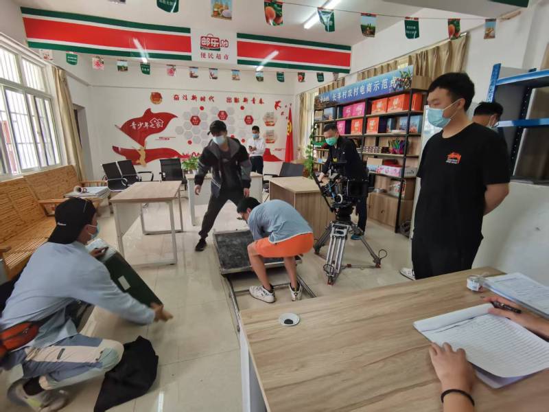 巴塘县广告片拍摄公司：极简主义践行者，少即是多的视觉哲学